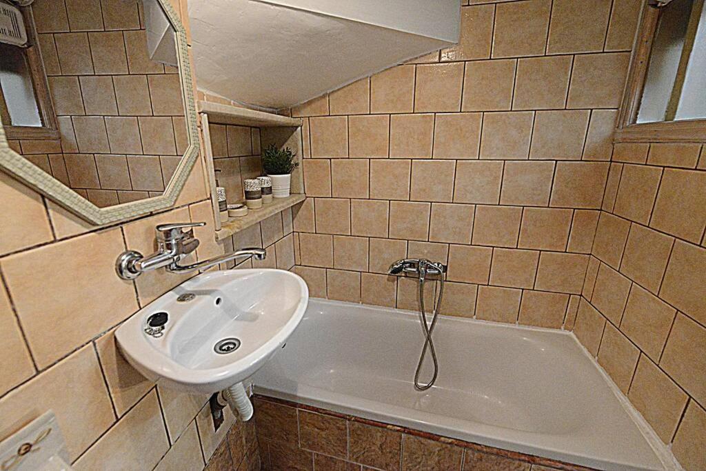 Cosy Little Modern-Rustic Apartment In Corfu Center. Kültér fotó